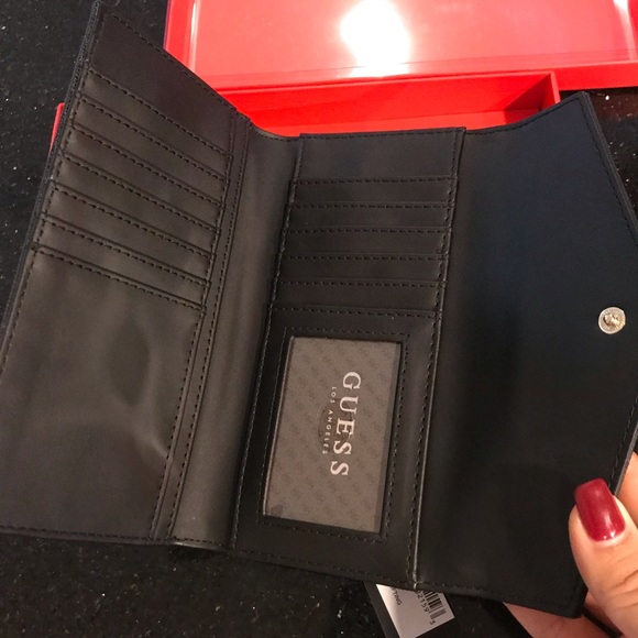 Guess Wallet - Picture 3 of 8